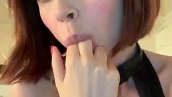 成熟的欧洲棕发女郎在...