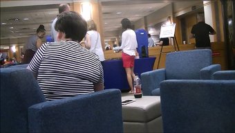 中国大学女孩在宿舍房...