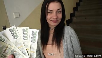 视频捕捉到惊人的18...