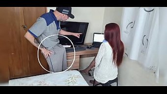技师请家庭主妇站着做...