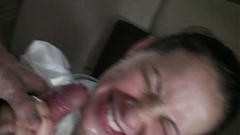 女同第一次尝试含男人的鸡巴