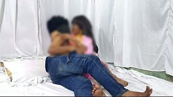 老婆在床上用缓慢的手淫引导我的鸡巴