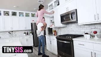 大鸡巴继妹被小妹妹操...