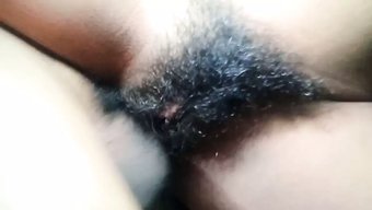 印度少女被男友操得紧...