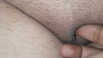 印度妻子的大天然乳房...