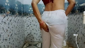 双性恋18岁女孩的裙...