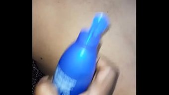 业余印度妻子在家里享...