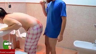 洗澡时间的乐趣:业余...