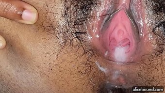 妹子被操到忍不住想舔...