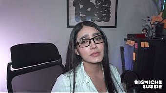 戴绿帽让她男友在老板肛内射时露在外面