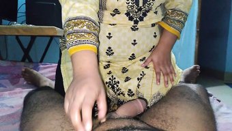 十几岁的印度女友与男...