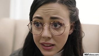 处女少女被小胸部的社工干了