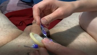 业余18岁女孩用避孕...