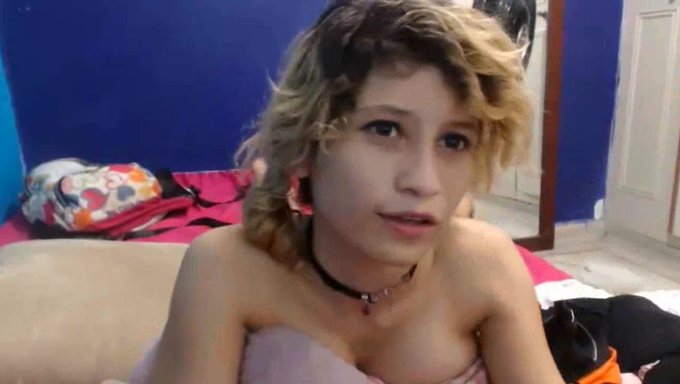 拉丁美女belzeeboo的狂野阴道冒险