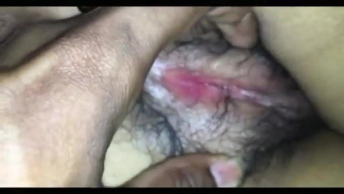 这个青少年(19+)视频中的粗暴性爱和肮脏谈话
