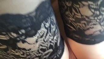 俄罗斯熟女在群交派对上口交