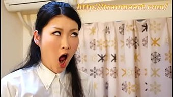 亚洲美女在friez...