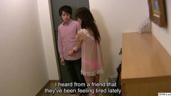 害羞的日本熟妇几乎全...