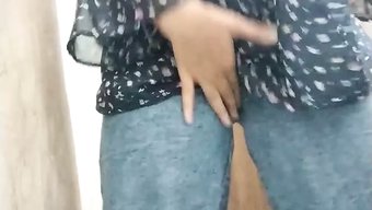 成熟和少女妻子在大学...