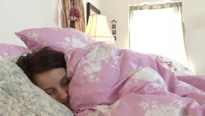 性欲旺盛的18岁女同性恋沉迷于舔阴