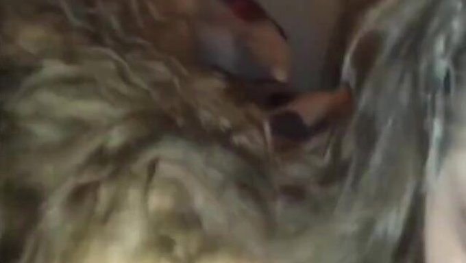 业余女同性恋在cfnm视频中探索女性选择