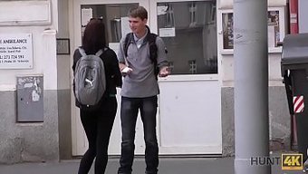 性感的游客为男人的快...