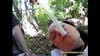 业余修女在街上被陌生...