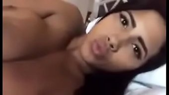 莫妮卡和性感女孩的行...
