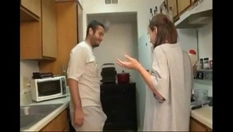继哥教妹妹用火辣的方...