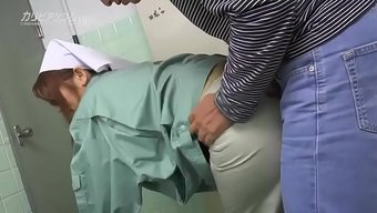 一个漂亮的清洁工不仅...