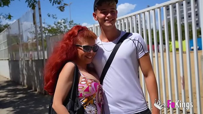 老练的熟女valery尝试和年轻小伙子肛交