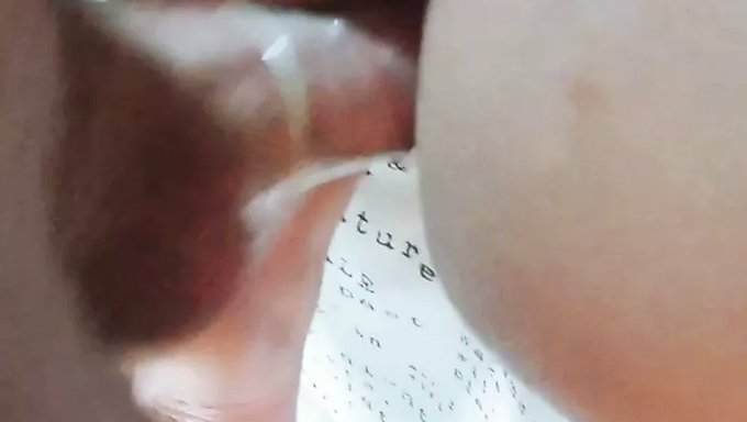 第一次穿着内衣的业余情侣肛交体验