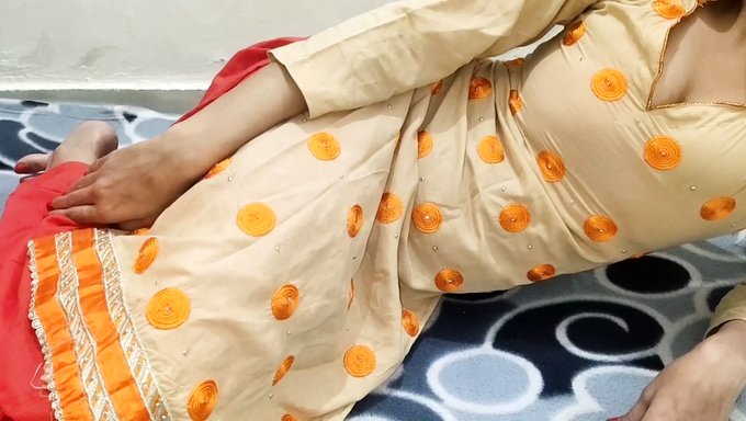 印度少女紧身阴道在自制视频中被操