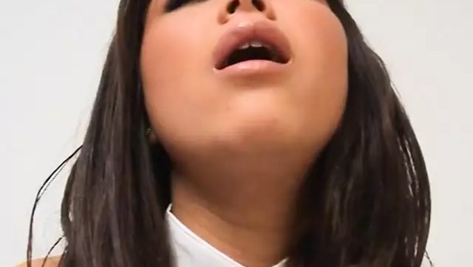 Emily Star的大天然乳房和自慰合集