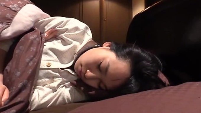 成熟的美女满足了她的欲望