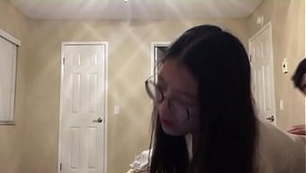亚洲美女在宿舍的网上...