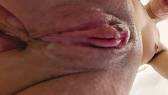 特写和个人视角观看一...