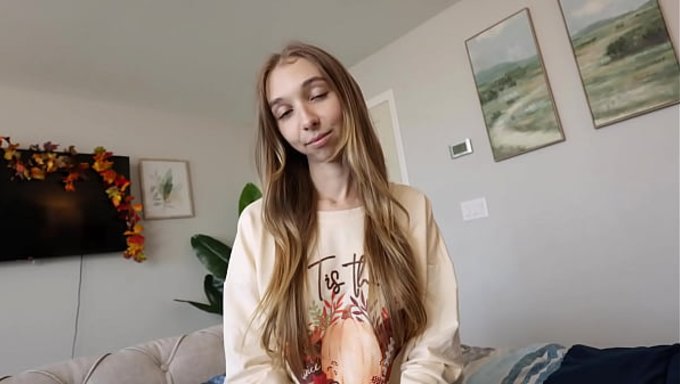 继母用性感的礼物给继子一个惊喜,用火辣的方式表达感激之情。