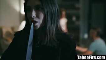 女同性恋青少年被他们...