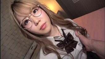 小胸部的业余日本女孩...