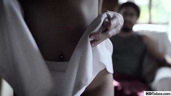 粗暴的性爱和偷窥这个...