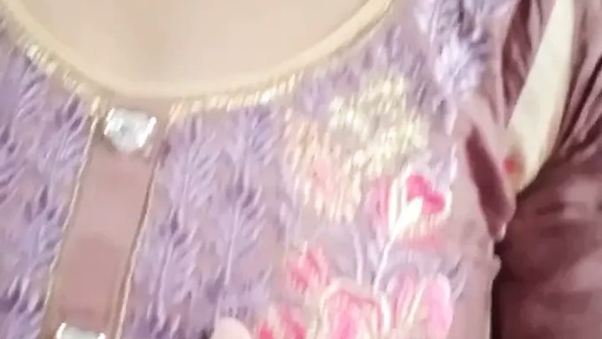 业余bdsm视频中的近距离舔阴和肛交
