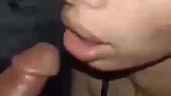 成熟的印度妈妈在复古...