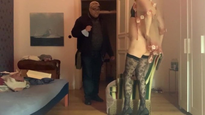 69和淫荡的少女和奶奶的舔逼动作
