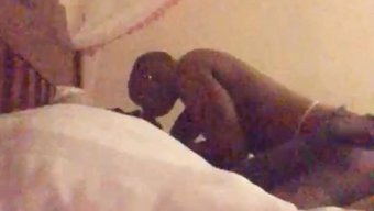 黑人熟女在牛仔姿势下被操逼