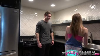继妹渴望继兄的巨大成员