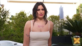 Laury和女友一起...