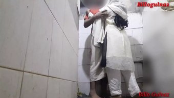 印度少女妹妹在浴室里...