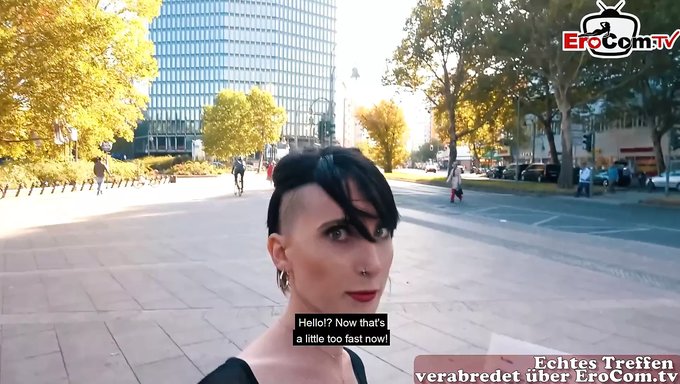 Lia Louise享受与德国男人的粗暴性爱