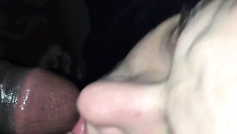 她是吸吮鸡巴的专家